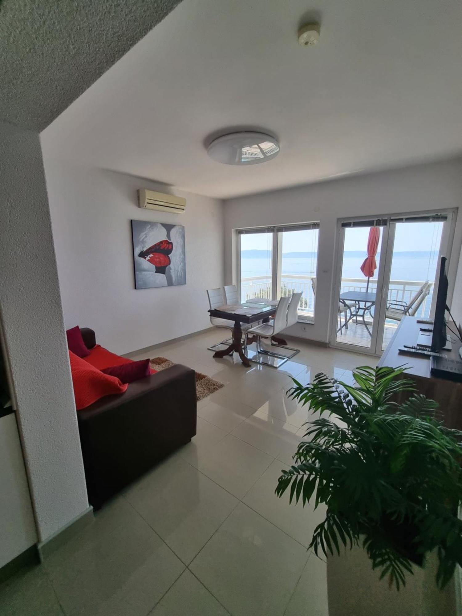 Apartmani Anda Zivogosce Bilik gambar