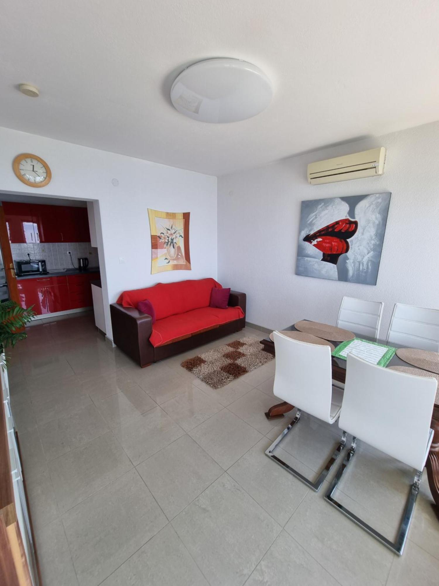 Apartmani Anda Zivogosce Bilik gambar
