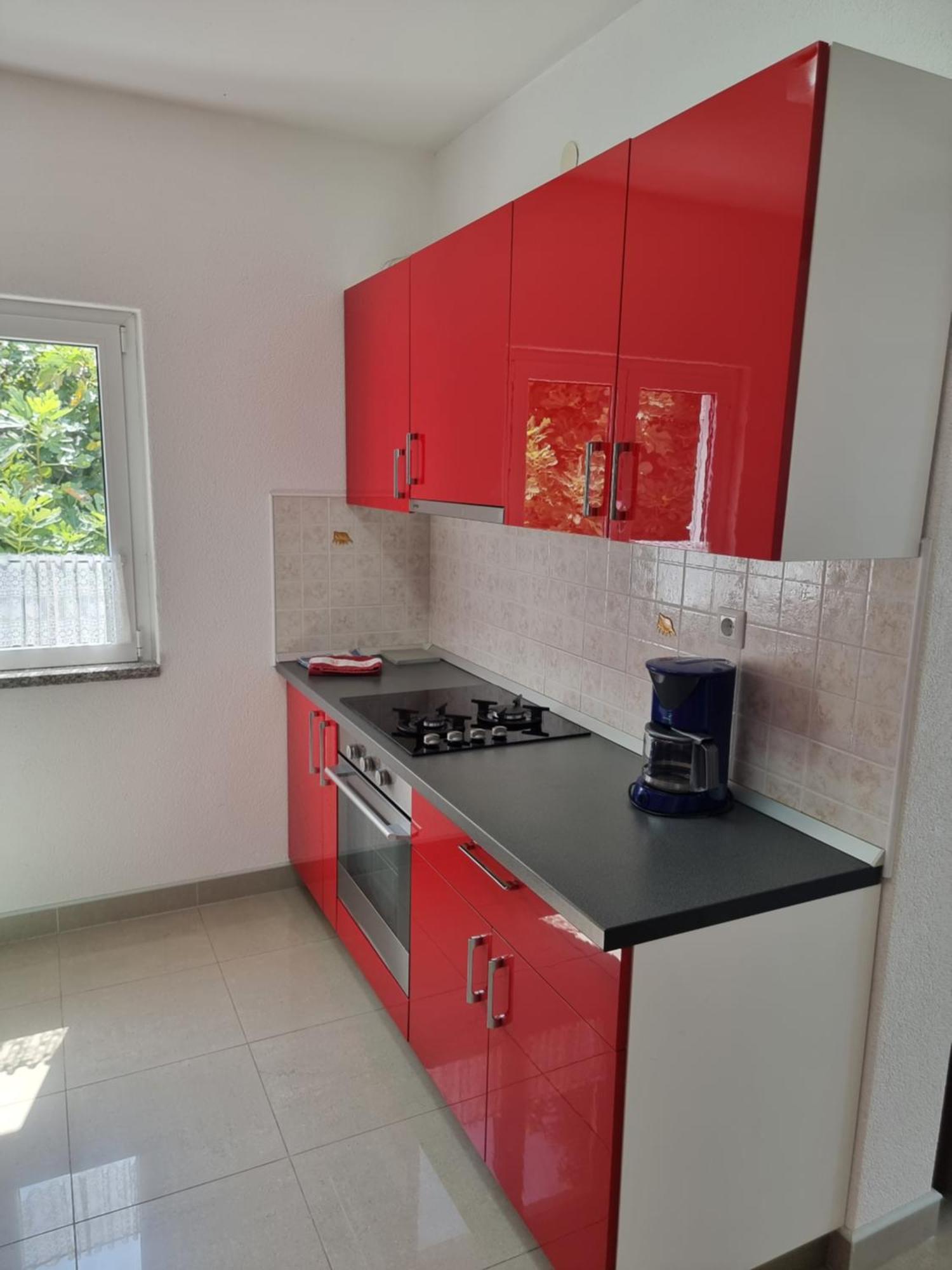 Apartmani Anda Zivogosce Bilik gambar
