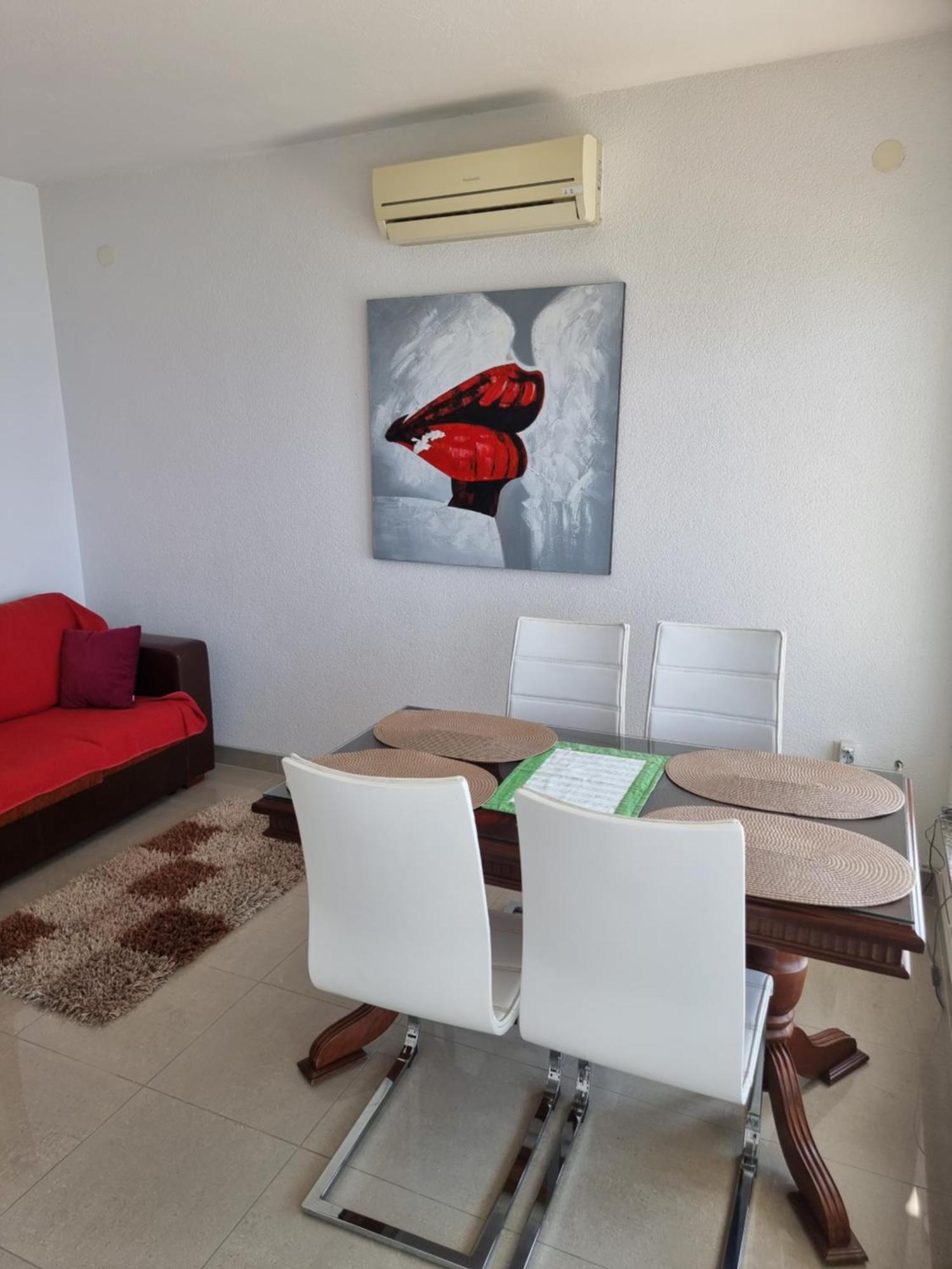 Apartmani Anda Zivogosce Bilik gambar