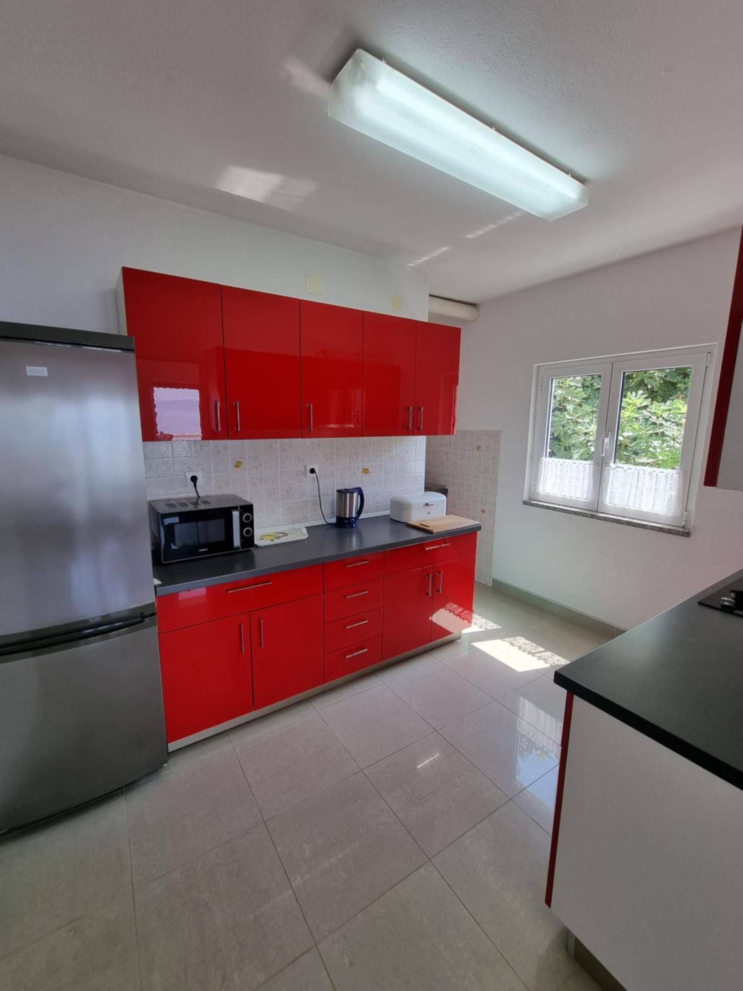 Apartmani Anda Zivogosce Bilik gambar