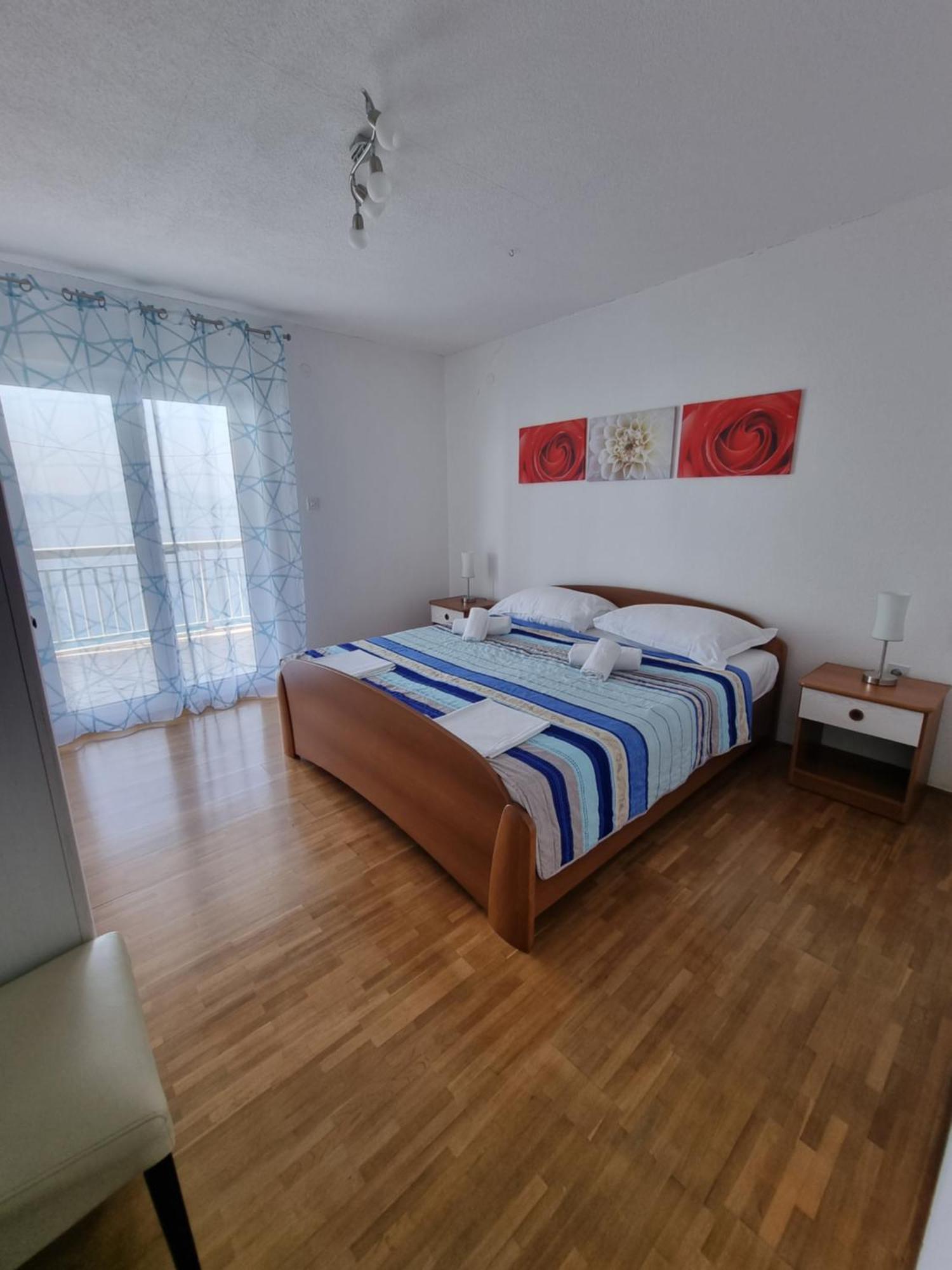 Apartmani Anda Zivogosce Bilik gambar