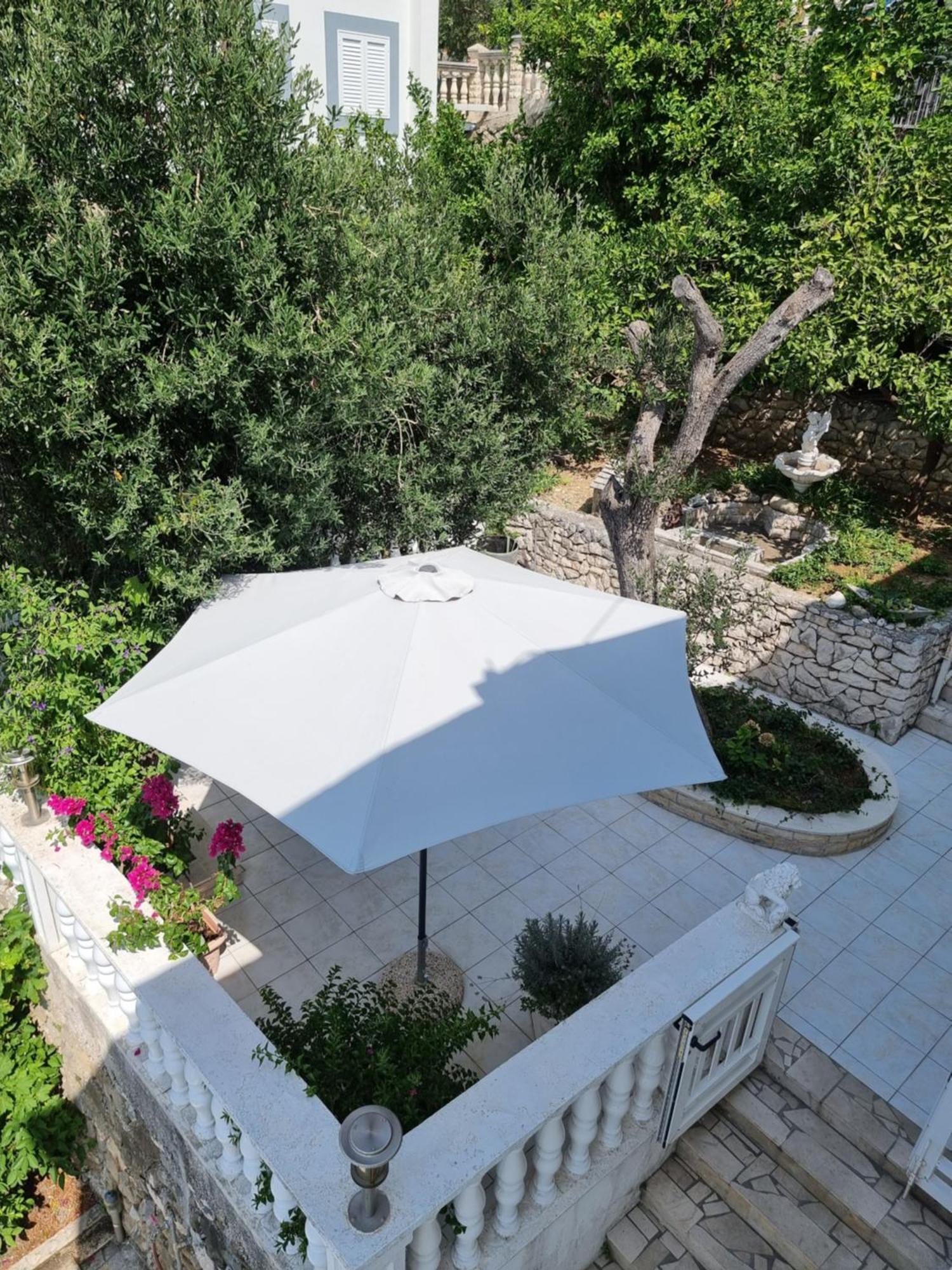 Apartmani Anda Zivogosce Bilik gambar